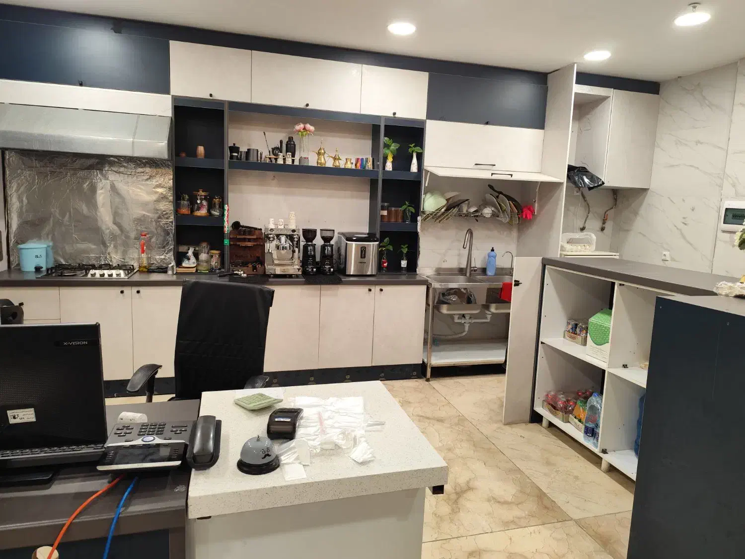 اجاره ملک تجاری جهت کافی شاپ و فست فود|اجارهٔ مغازه و غرفه|بندرعباس, |دیوار