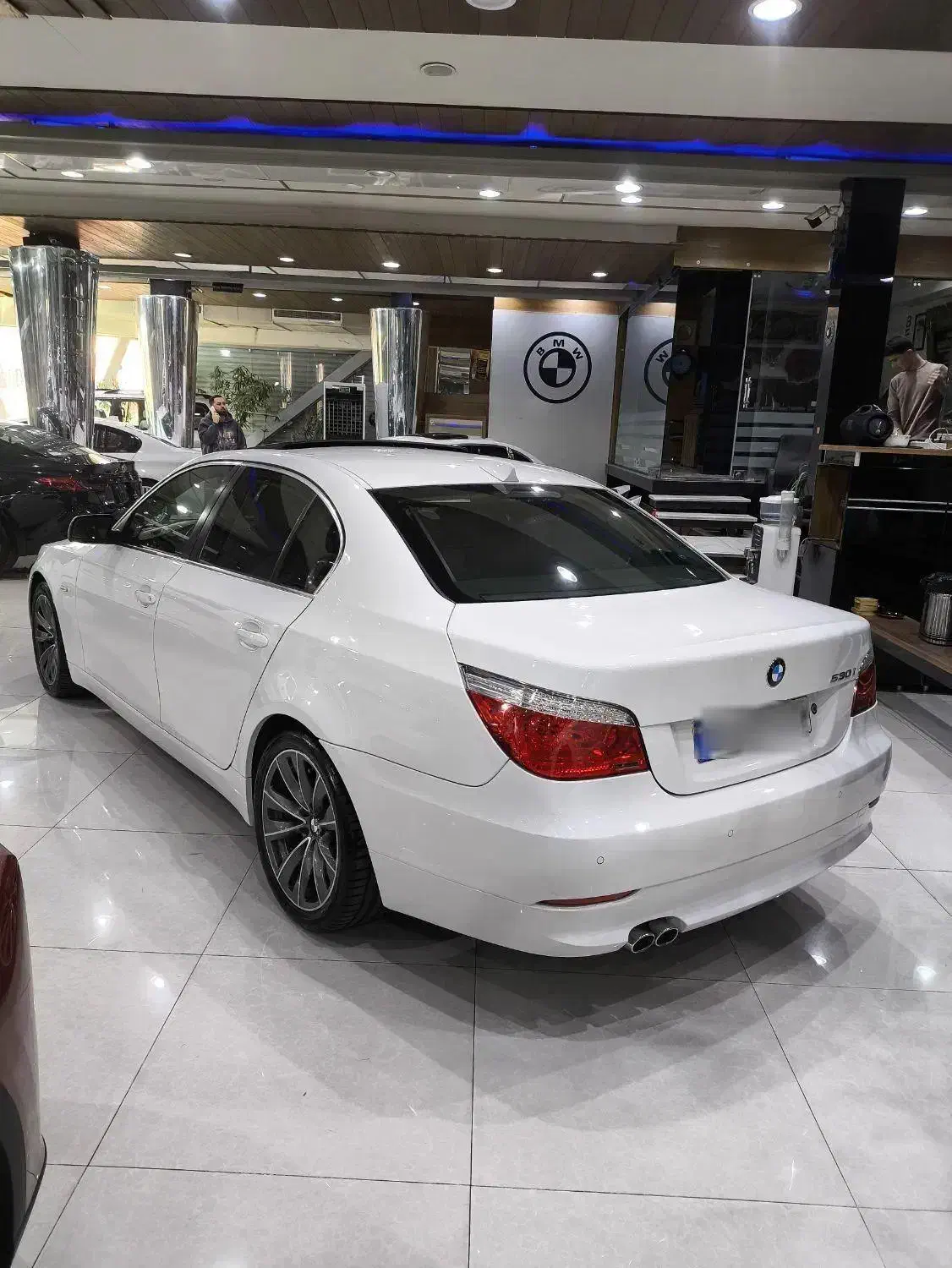 ب ام و i۵۳۰ ۲۰۰۹|خودرو سواری و وانت|شیراز, قدوسی غربی|دیوار