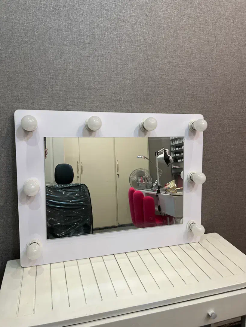 ایینه میکاپ|آرایشگاه و سالن‌های زیبایی|کرج, عظیمیه|دیوار