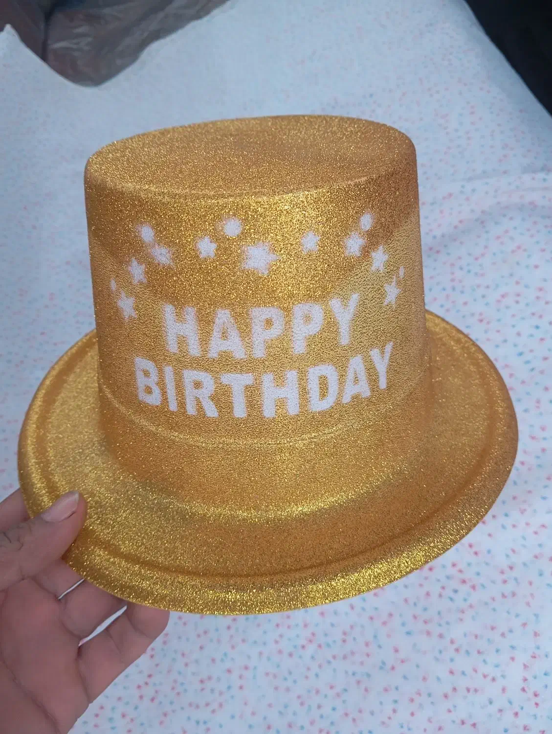 یک عدد کلاه نو تولد|کفش و لباس بچه|رشت, منظریه|دیوار