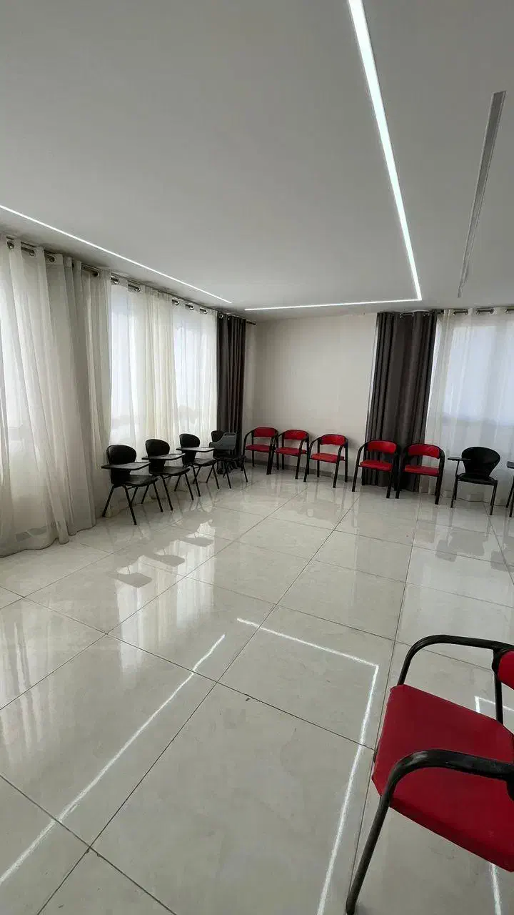 اجاره ساعتی سالن جهت کارگاههای آموزشی روانشناسی|اجارهٔ کوتاهمدت دفتر کار و فضای آموزشی|شیراز, قدوسی شرقی|دیوار