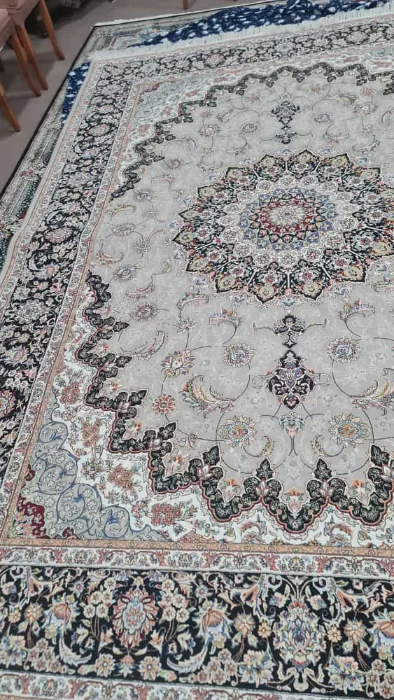 دو عدد فرش ۹متری فرهی یک عدد ۲متری|فرش|بندر انزلی, آذربایجان|دیوار