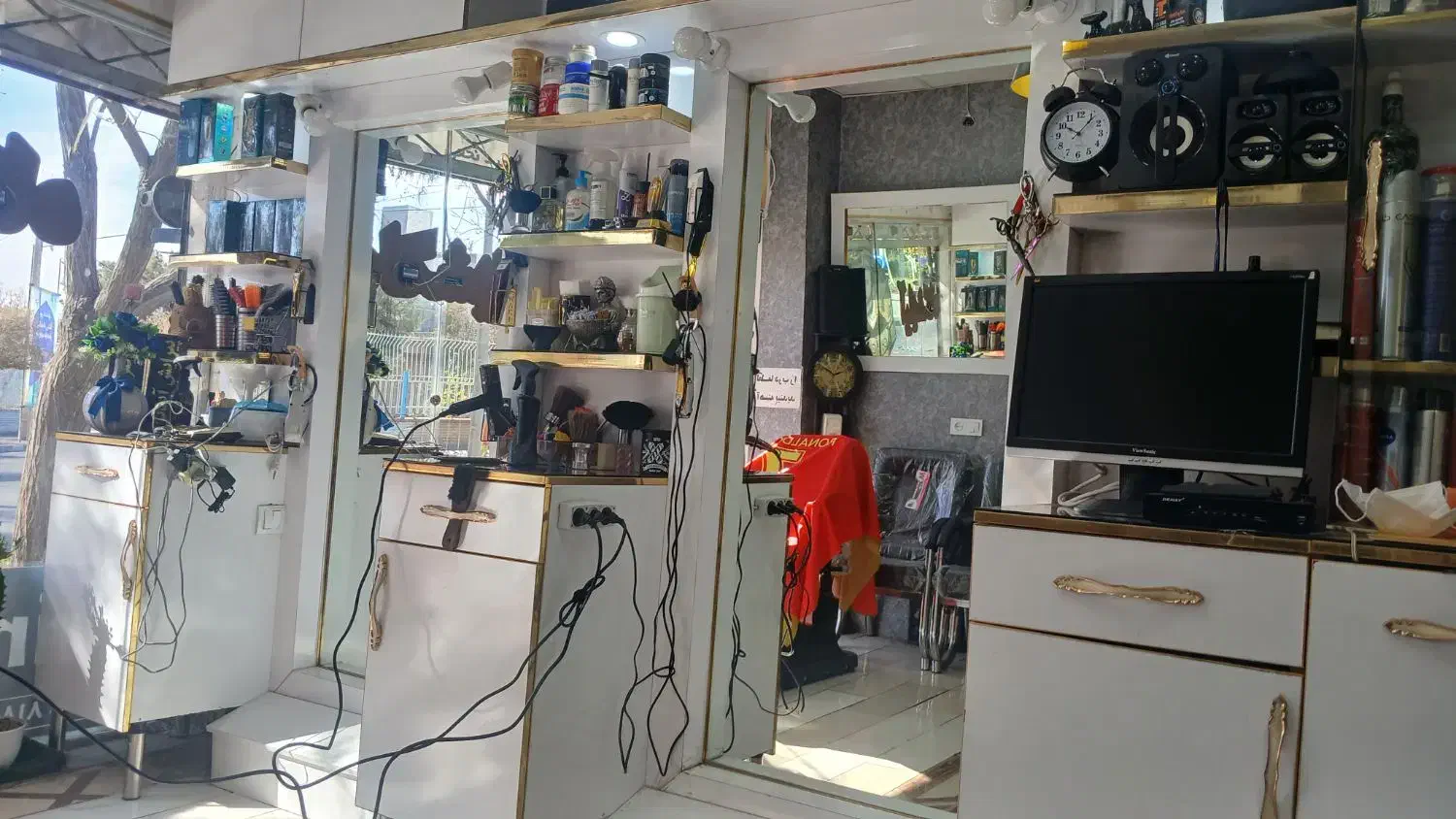 لوازم ودکور ارایشگاه صندلی سرشورتابلو|آرایشگاه و سالن‌های زیبایی|کاشمر, |دیوار