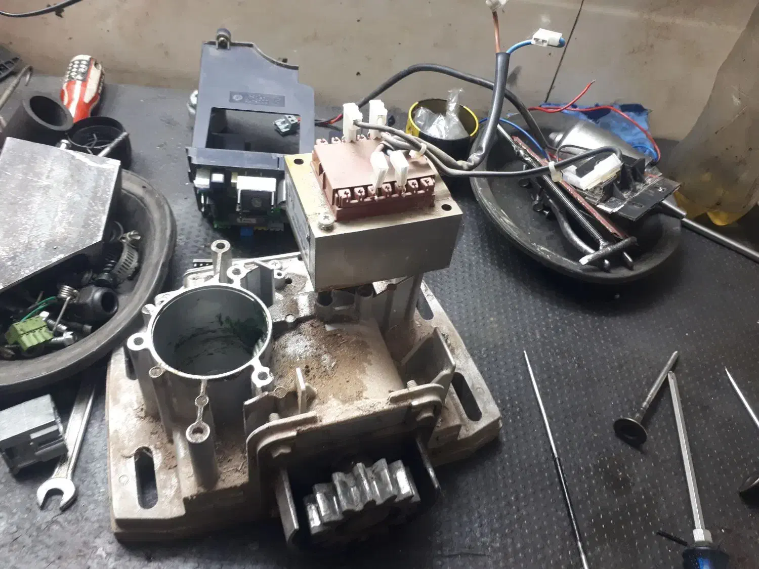 خدمات جک برقی آیفون تصویری قفل برقی|خدمات پیشه و مهارت|قم, تولید دارو و یخچال|دیوار