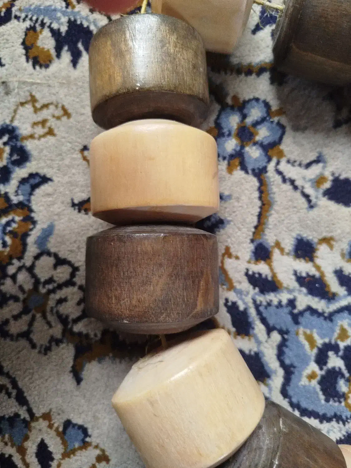 تسبیح بزرگ چوبی زینتی در حد نو|صنایع دستی و سایر لوازم تزئینی|فلاورجان, |دیوار