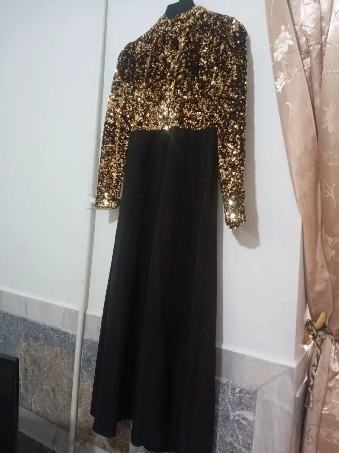 پیراهن مجلسی|لباس|نجف‌آباد, گلدشت|دیوار