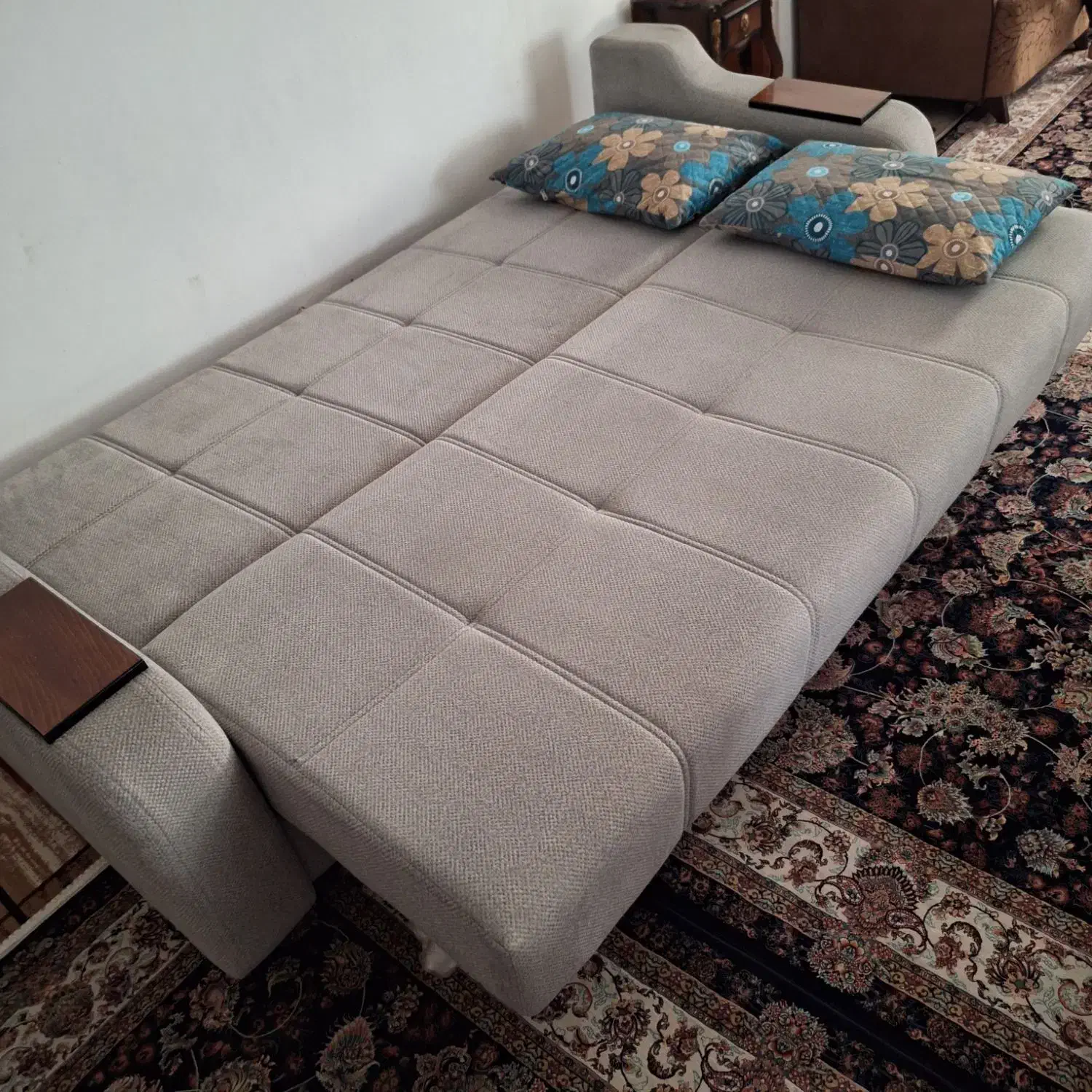 مبل ۶ نفره (۴ نفره تختخواب شو به تخت دو نفره)|مبلمان خانگی و میز عسلی|چالوس, |دیوار