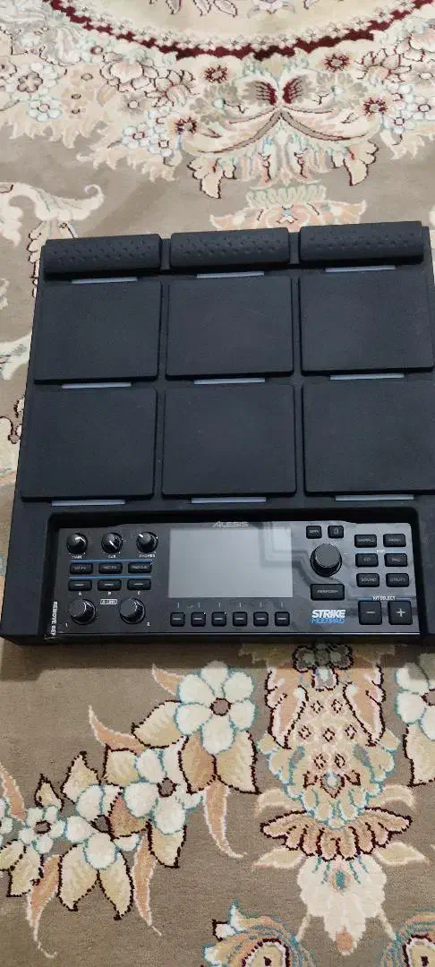 پرکاشن استریک|درام و پرکاشن|کرج, جهان‌شهر|دیوار