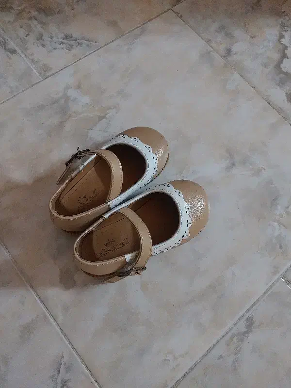 کفش دخترانه|کفش و لباس بچه|مشهد, کوشش|دیوار