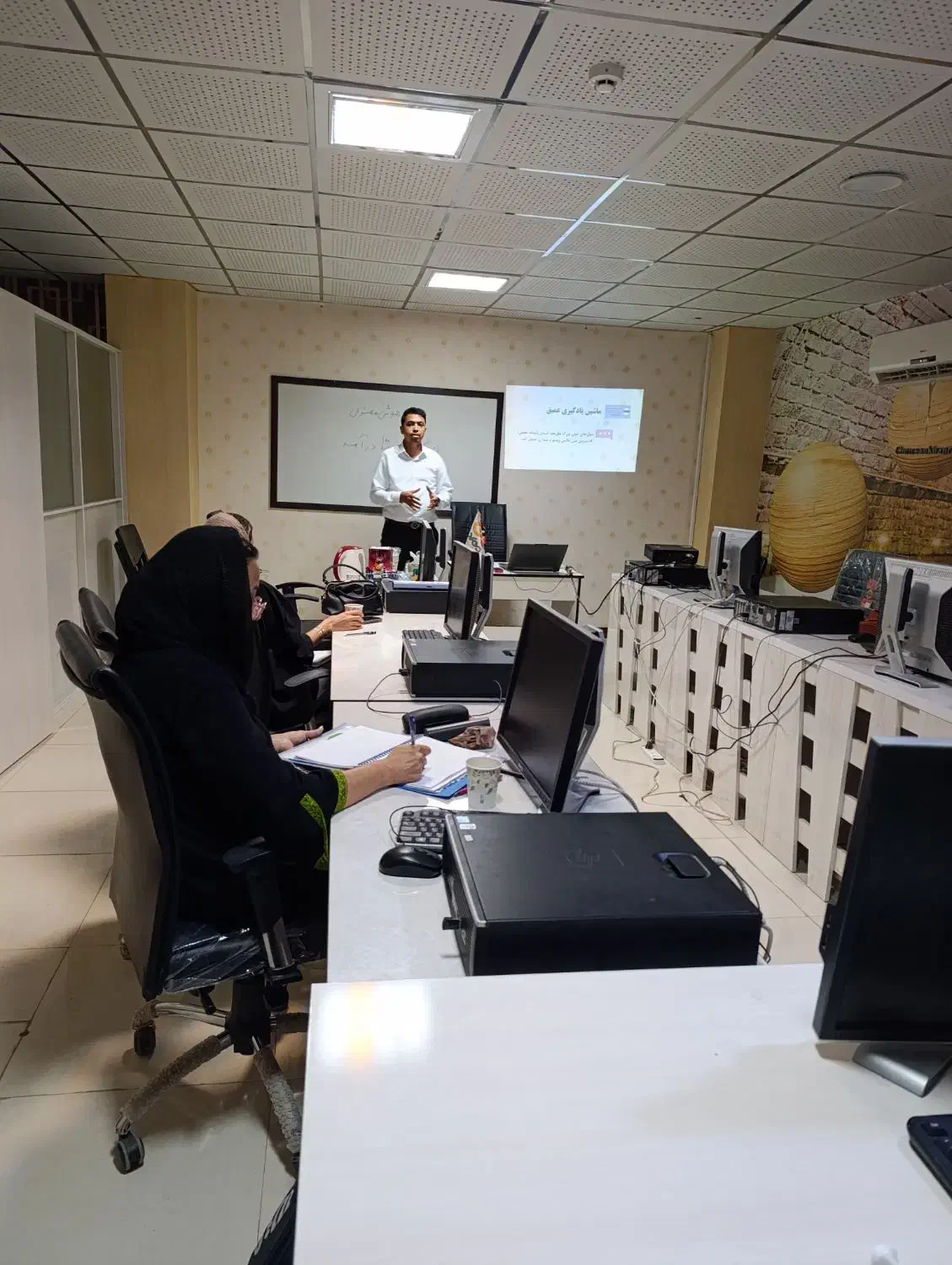 آخرین دوره حضوری کسب درآمد از هوش مصنوعی با موبایل|خدمات آموزشی|بندرعباس, |دیوار