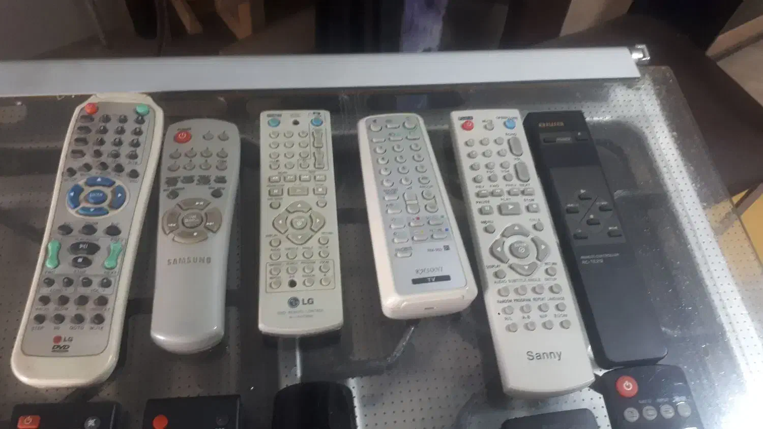 باسلام ۱۲عدد کنترل همگی سالم بطور یکجا یا تکی|تلویزیون و پروژکتور|همدان, |دیوار