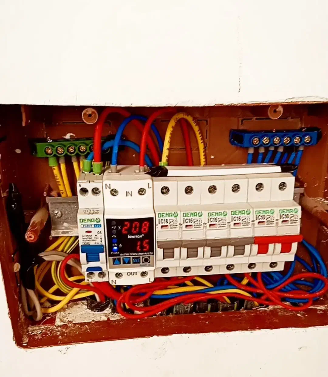 سیم کشی برقکاری ساختمان نصاب لوسترایفون اتصالی|خدمات پیشه و مهارت|اردبیل, |دیوار