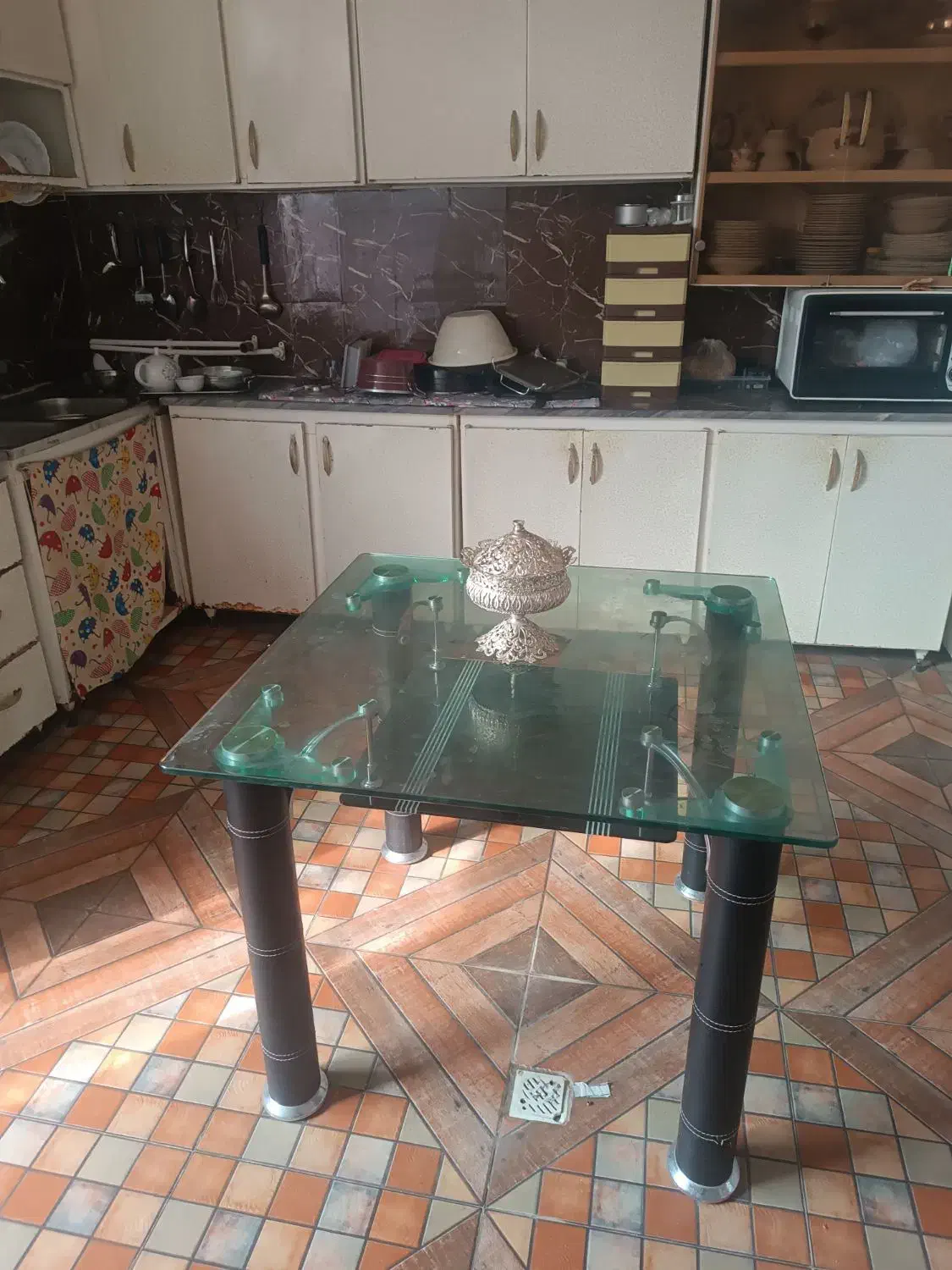 میز ناهار خوری|میز و صندلی غذاخوری|آشخانه, |دیوار