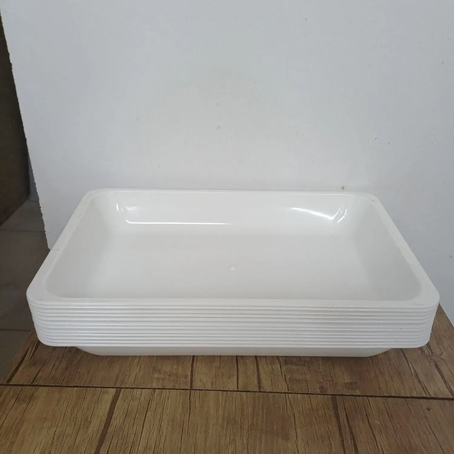 ظرف (سینی پلاستیکی محکم) برای ناگت سوخاری استفاده|ظروف نگهدارنده، پلاستیکی، یک‌بارمصرف|اندیشه, اندیشه فاز ۳|دیوار