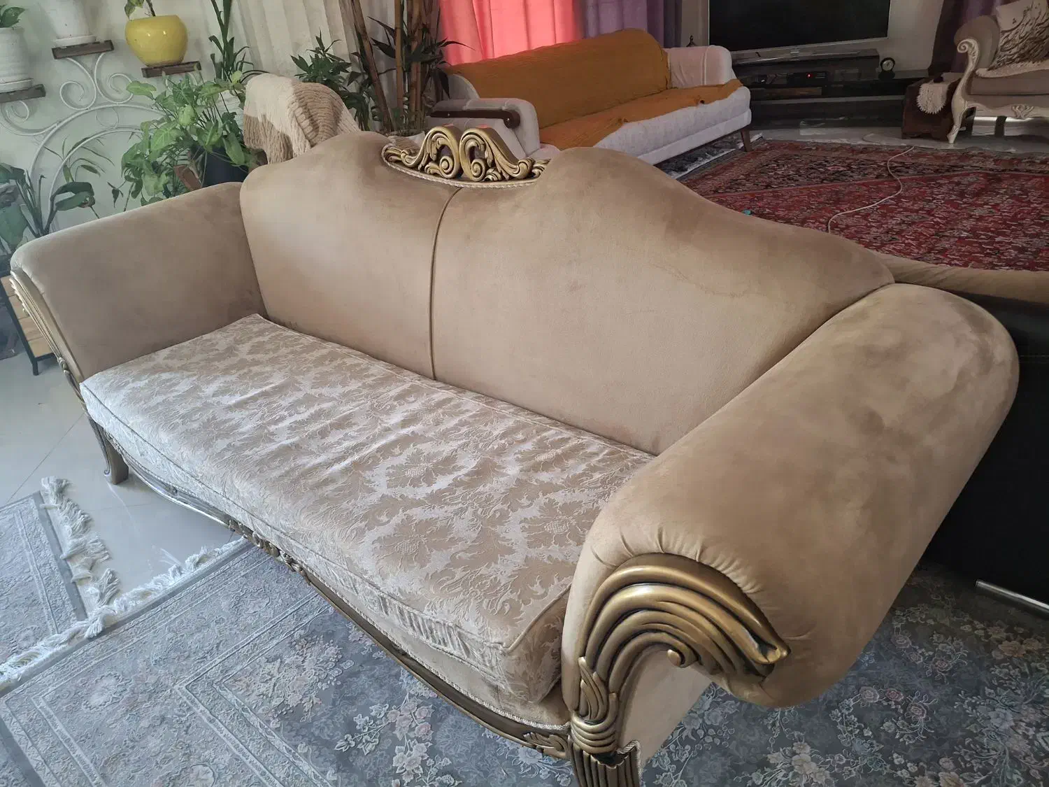 فروش مبل 7 نفره و میز ناهار خوری به دلیل مهاجرت|مبلمان خانگی و میز عسلی|شیراز, شهرک گلستان شمالی|دیوار