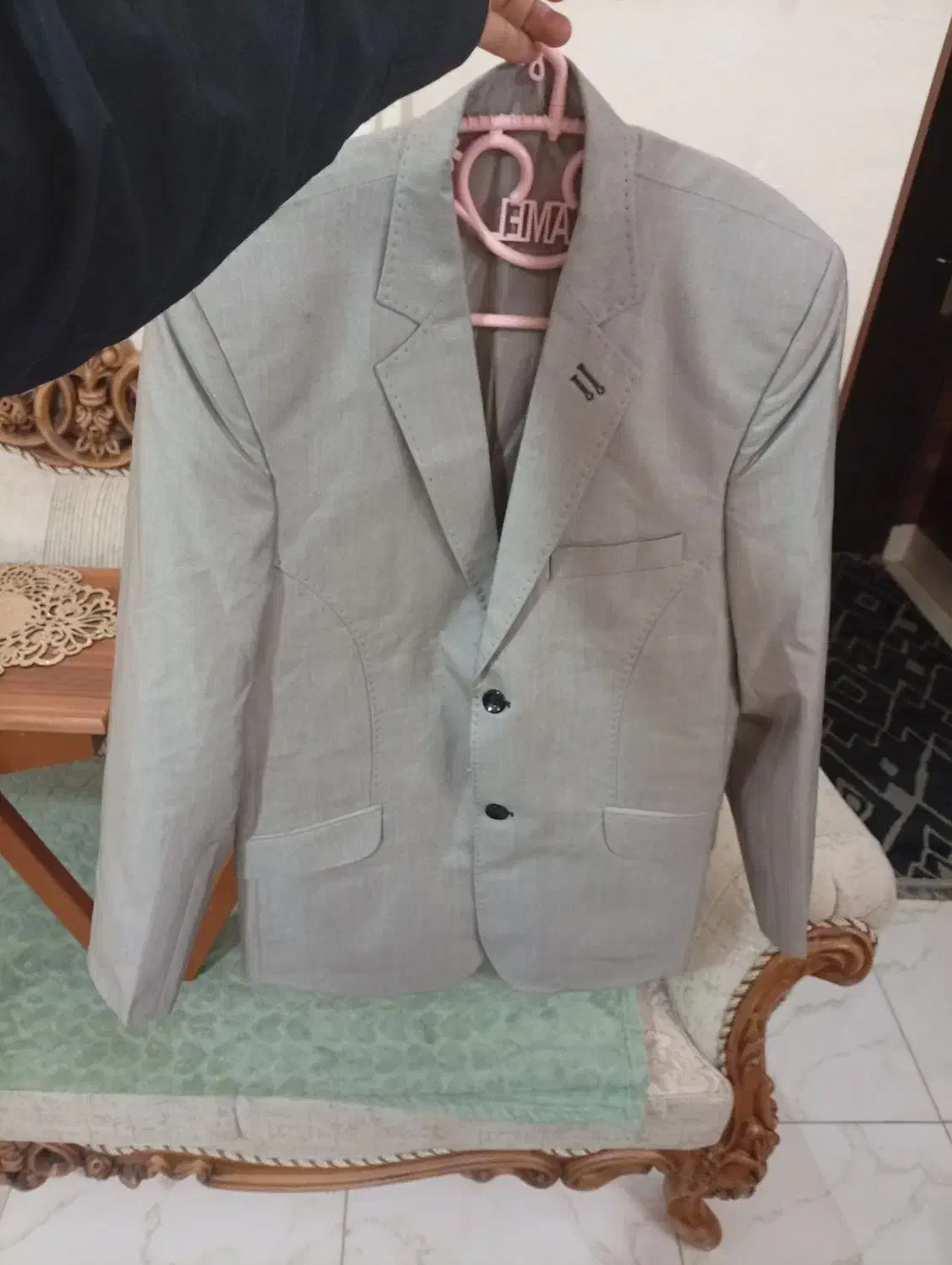 لباس|لباس|برخوار, |دیوار