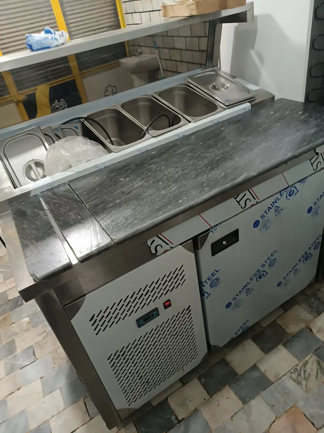 یخچال تاپینگ و یخچال نوشابه و فر ساندویچ|کافی‌شاپ و رستوران|قزوین, |دیوار