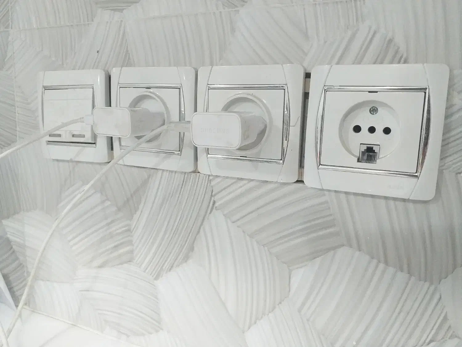 برقکار ساختمان با بیش از ۲۰ سال سابقه|خدمات پیشه و مهارت|شوشتر, |دیوار