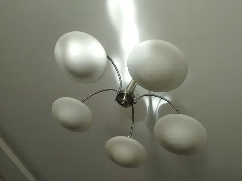 لوستر ۵ شاخه|لوستر و چراغ آویز|اصفهان, کوی ولی عصر|دیوار