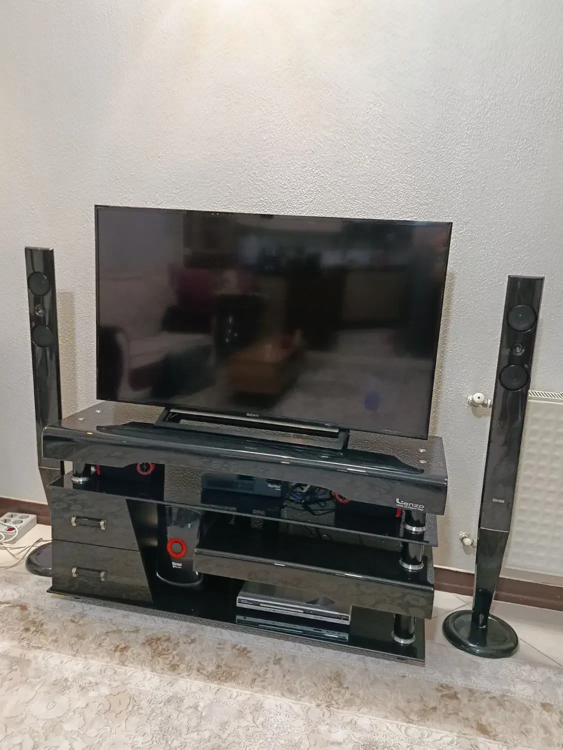 میز تلویزیون تمیز بدون خط و خش|میز تلویزیون|شاهین‌شهر, شهرک میلاد|دیوار