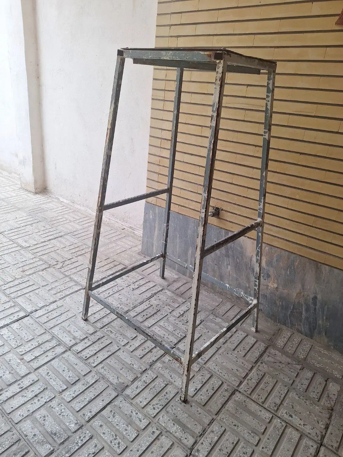 چهار پایه|ابزارآلات|اصفهان, فجر|دیوار