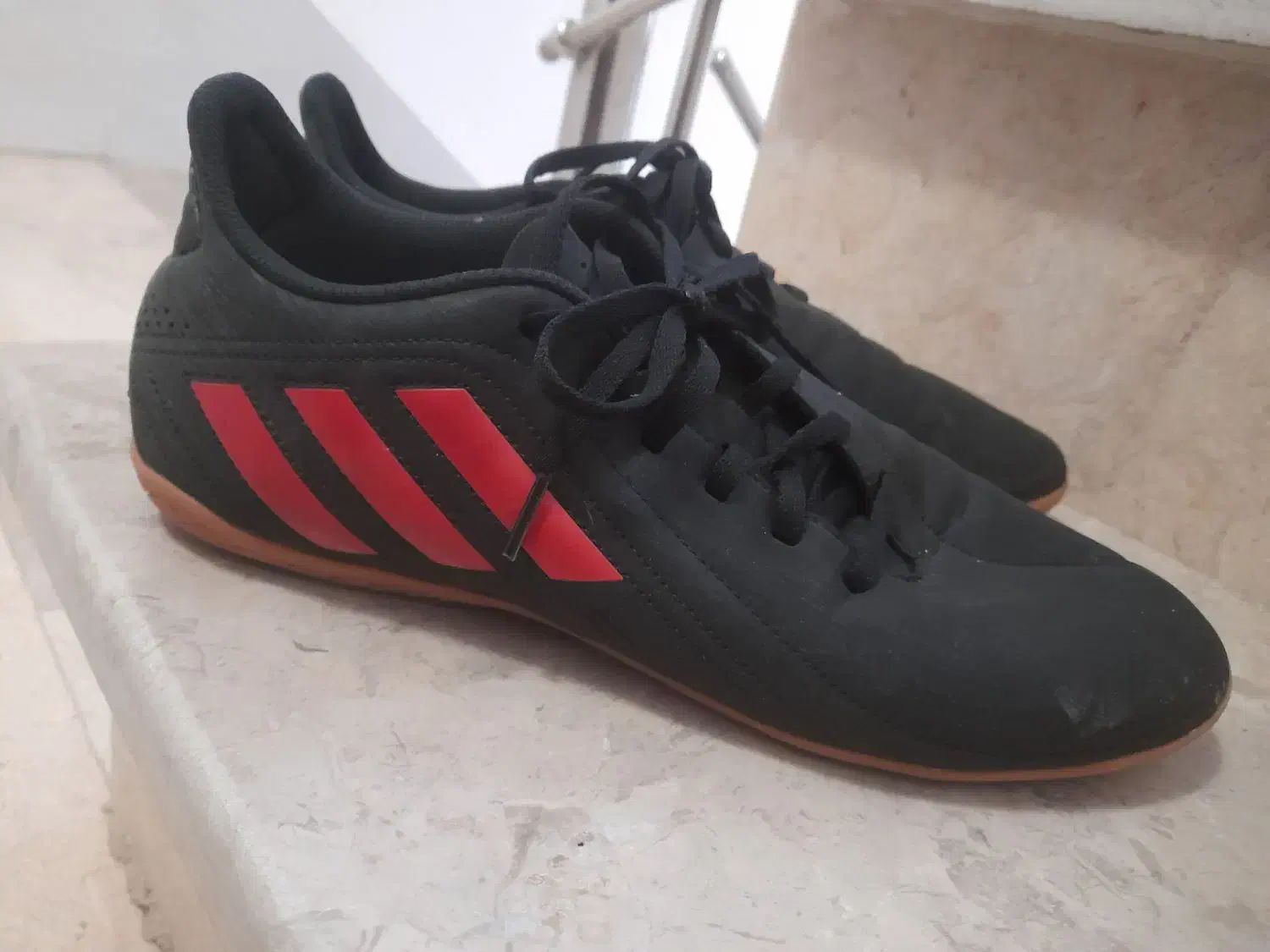 کفش سالنی|تجهیزات ورزشی|صفادشت, |دیوار