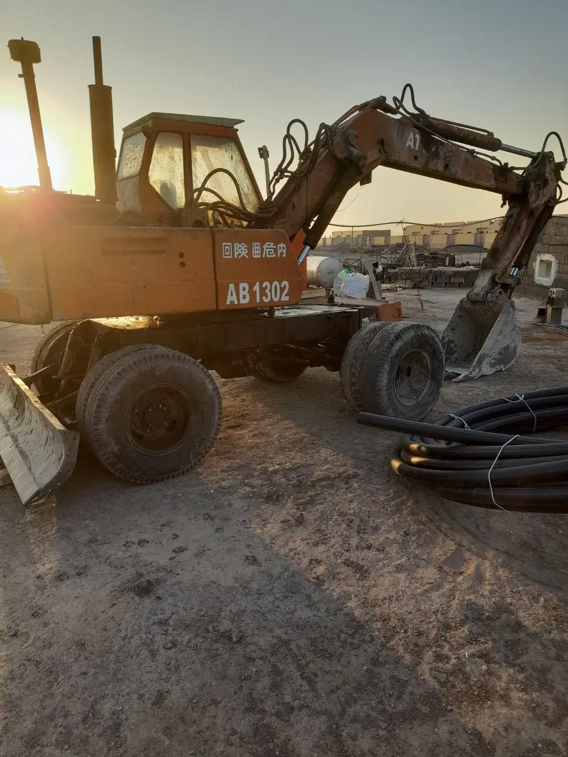 بیل مکانیکی اطلس۳۰۲|خودرو سنگین|شاهین‌شهر, خانه کارگر|دیوار