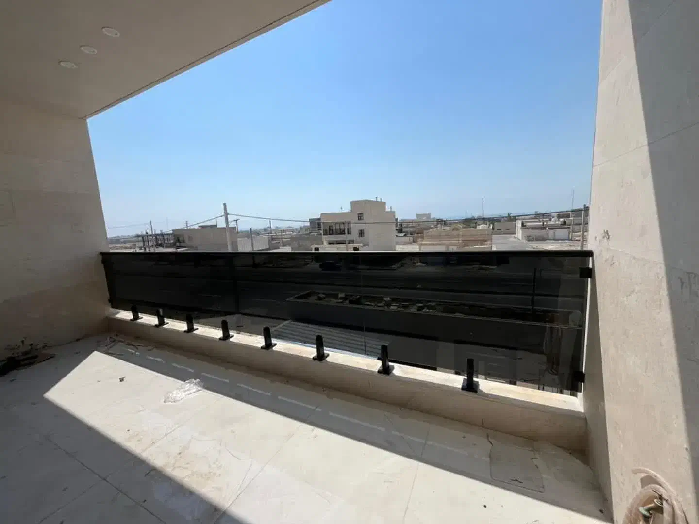 فروش و نصب حرفه ای شیشه سکوریت|خدمات پیشه و مهارت|خورموج, |دیوار