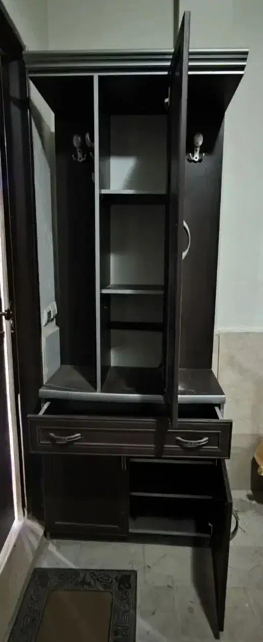 جاکفشی|جاکفشی، کمد، دراور|رباط‌کریم, رباط‌کریم|دیوار