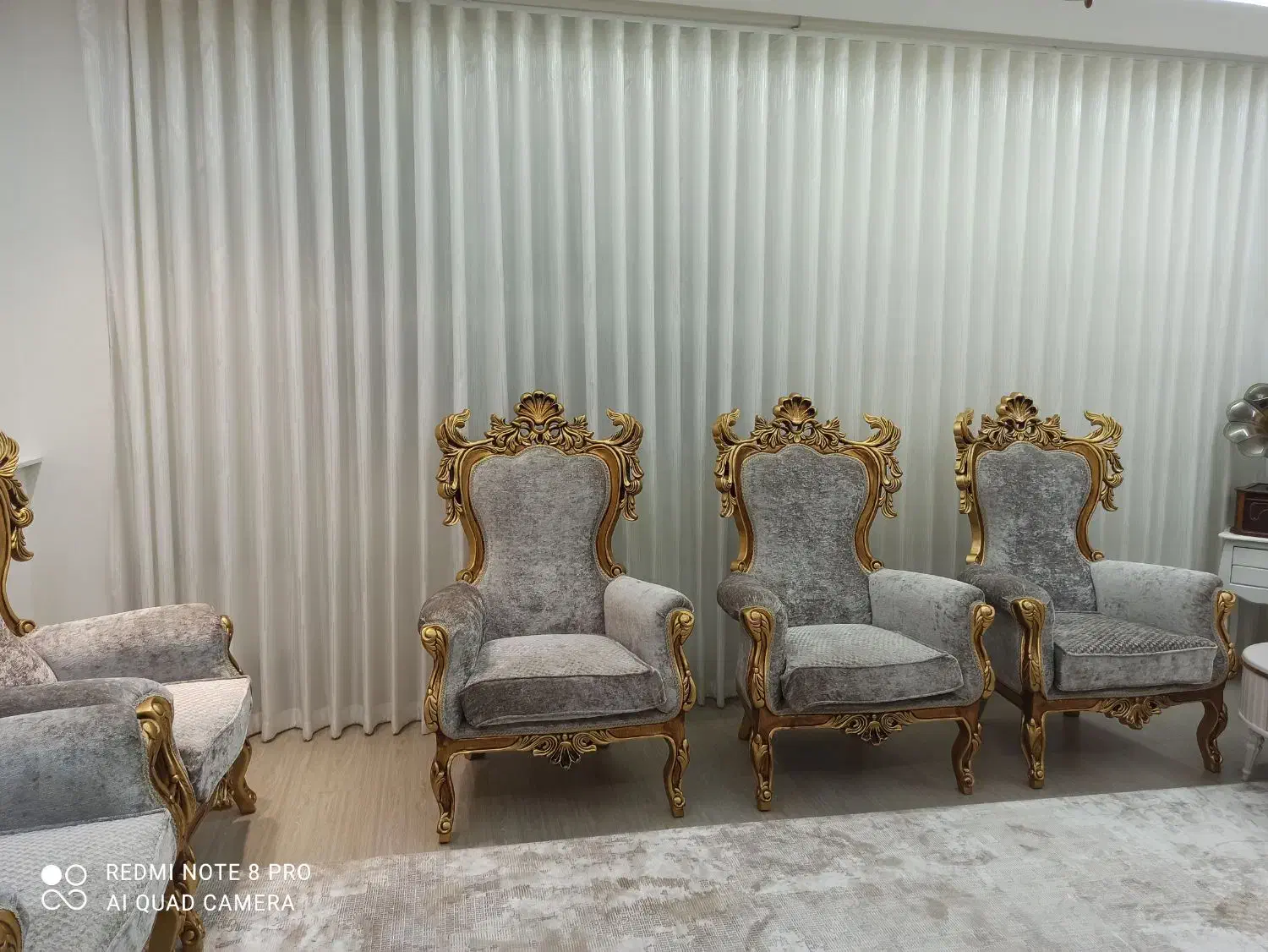 مبل ۹ نفره سلطنتی و تابلو کار دست|مبلمان خانگی و میز عسلی|قم, پردیسان|دیوار