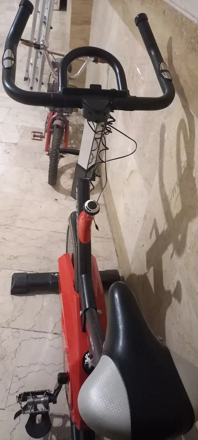 دوچرخه ثابت ورزشی|تجهیزات ورزشی|بومهن, |دیوار