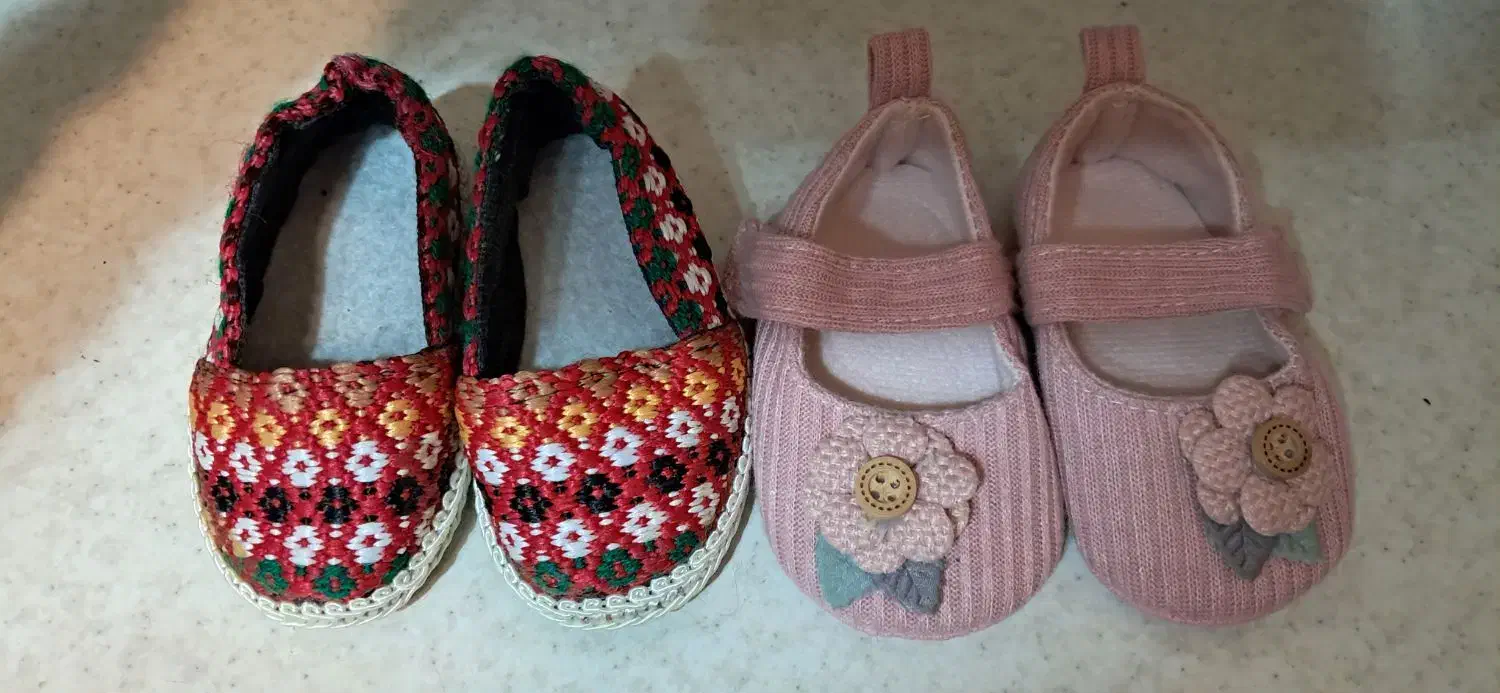 پاپوش نوزادی زیر1سال دوجفت 700 و شنل زیر1سال 700|کفش و لباس بچه|تهران, پاسداران|دیوار