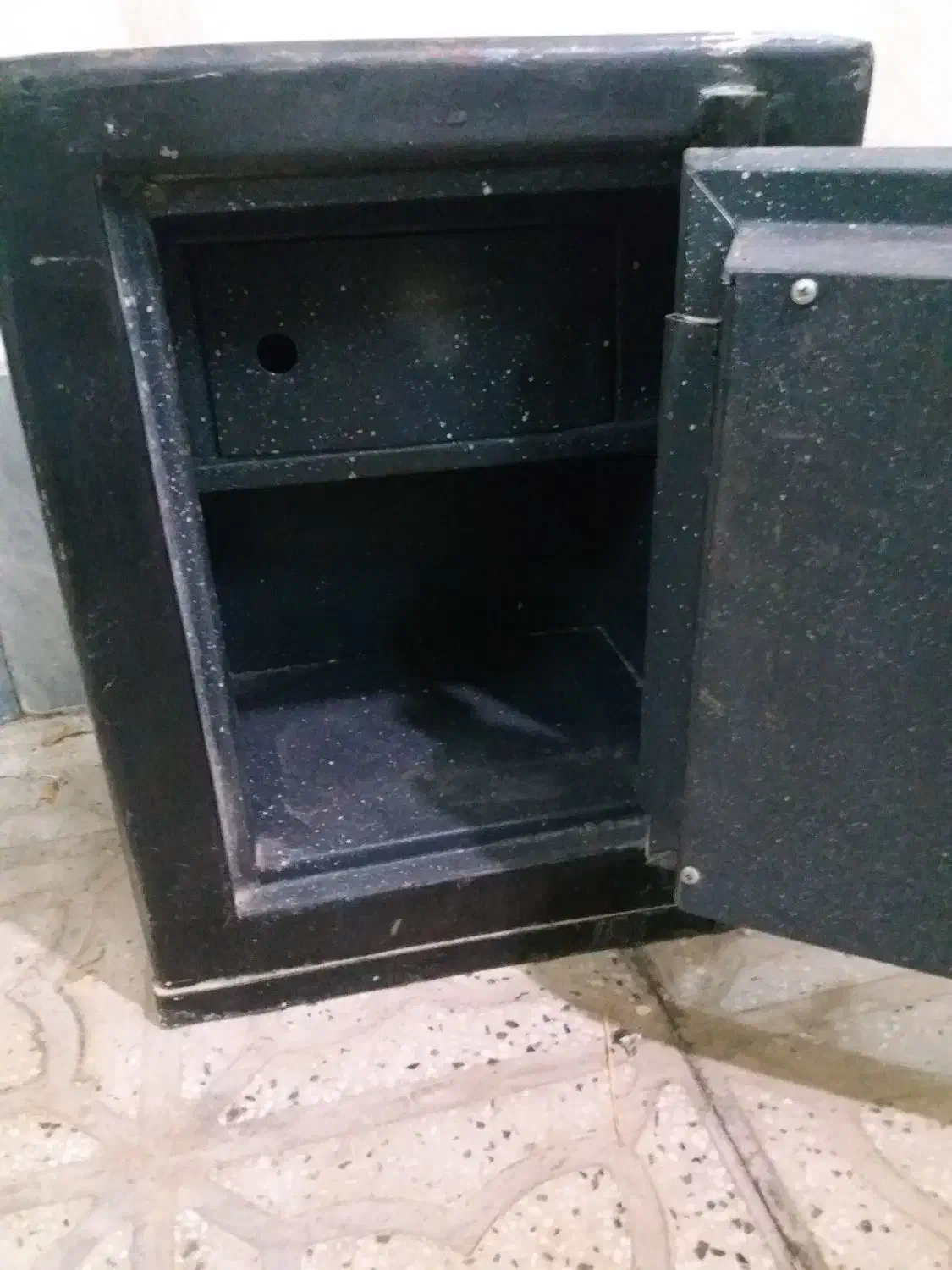 گاوصندوق|ابزارآلات|کازرون, |دیوار