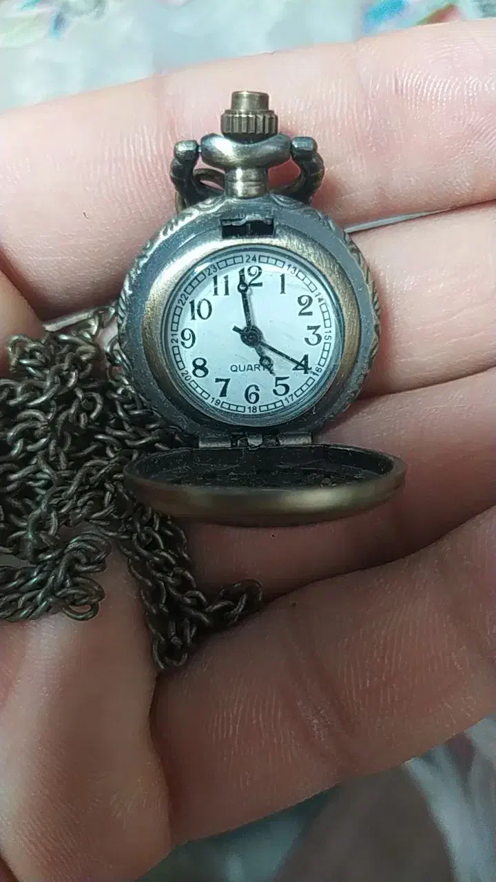 گردنبند|کلکسیون اشیاء عتیقه|اشتهارد, |دیوار