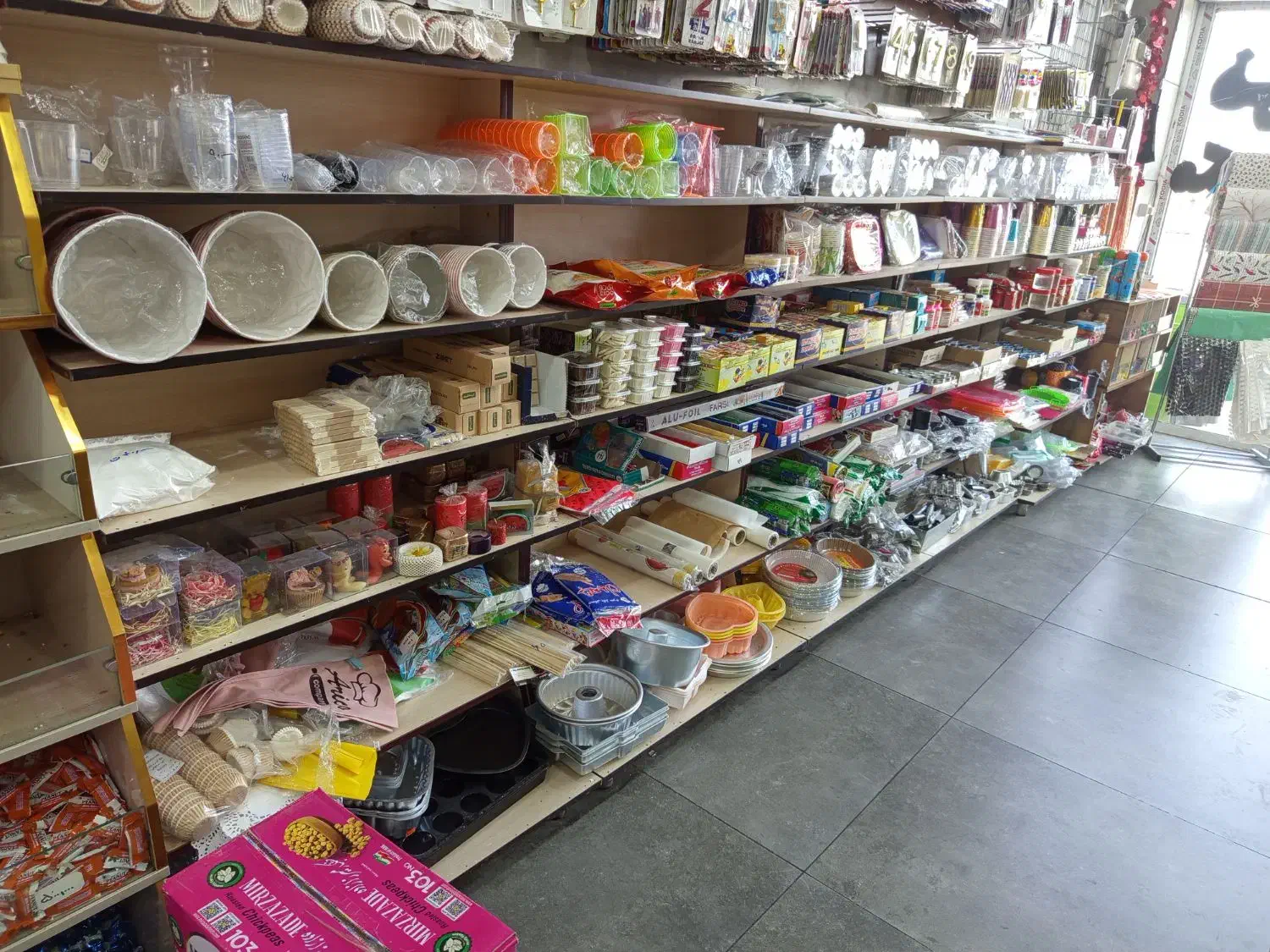 استند شکلات و قفسه ام دی اف|فروشگاه و مغازه|پرند, فاز ۵|دیوار