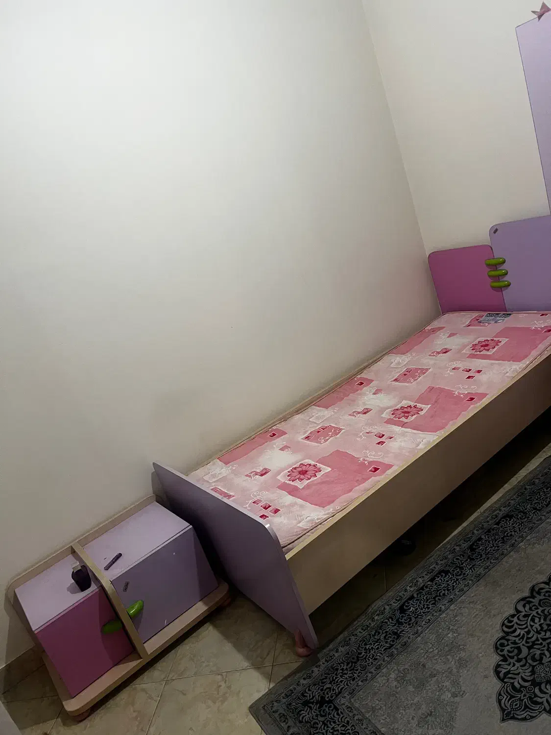 تخت و کمد و پاتختی یک نفره صورتی|تخت و سرویس خواب|تهران, اسکندری|دیوار