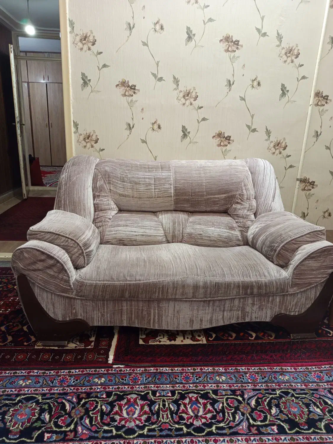 مبل طوسی|مبلمان خانگی و میز عسلی|تربت‌حیدریه, طالقانی|دیوار