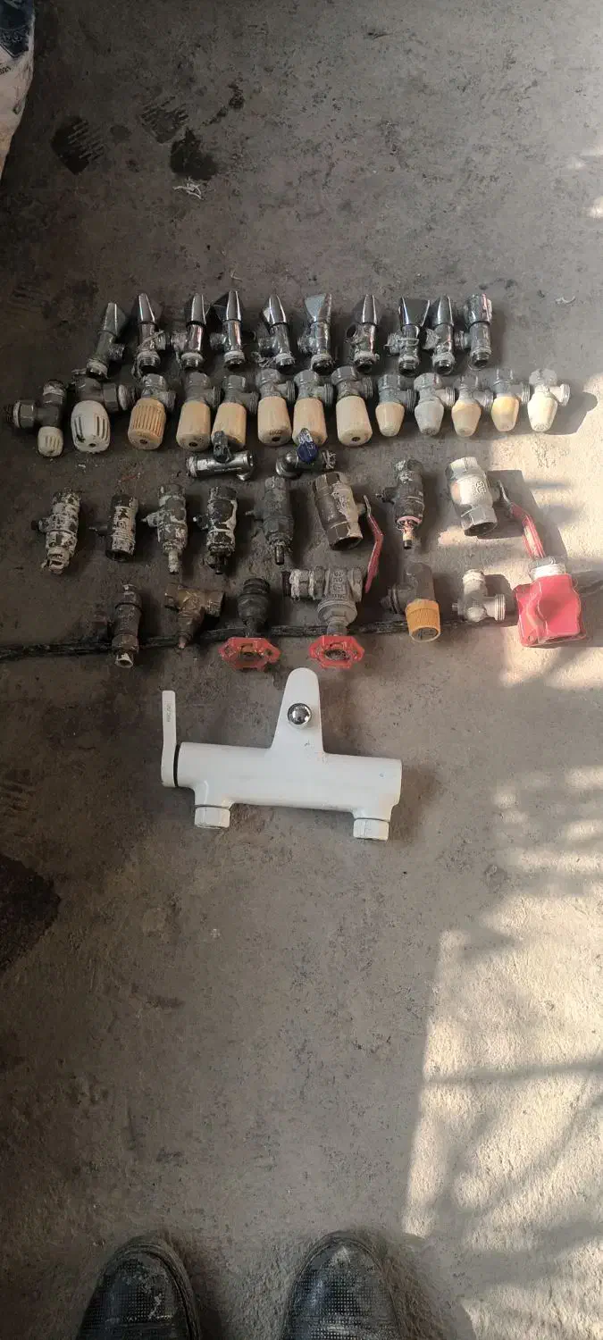 لوله آب دوتادرانبارشیرآلات پیریزآلوژن توالت فرنگی|مصالح و تجهیزات ساختمان|مشهد, میان ولایت|دیوار