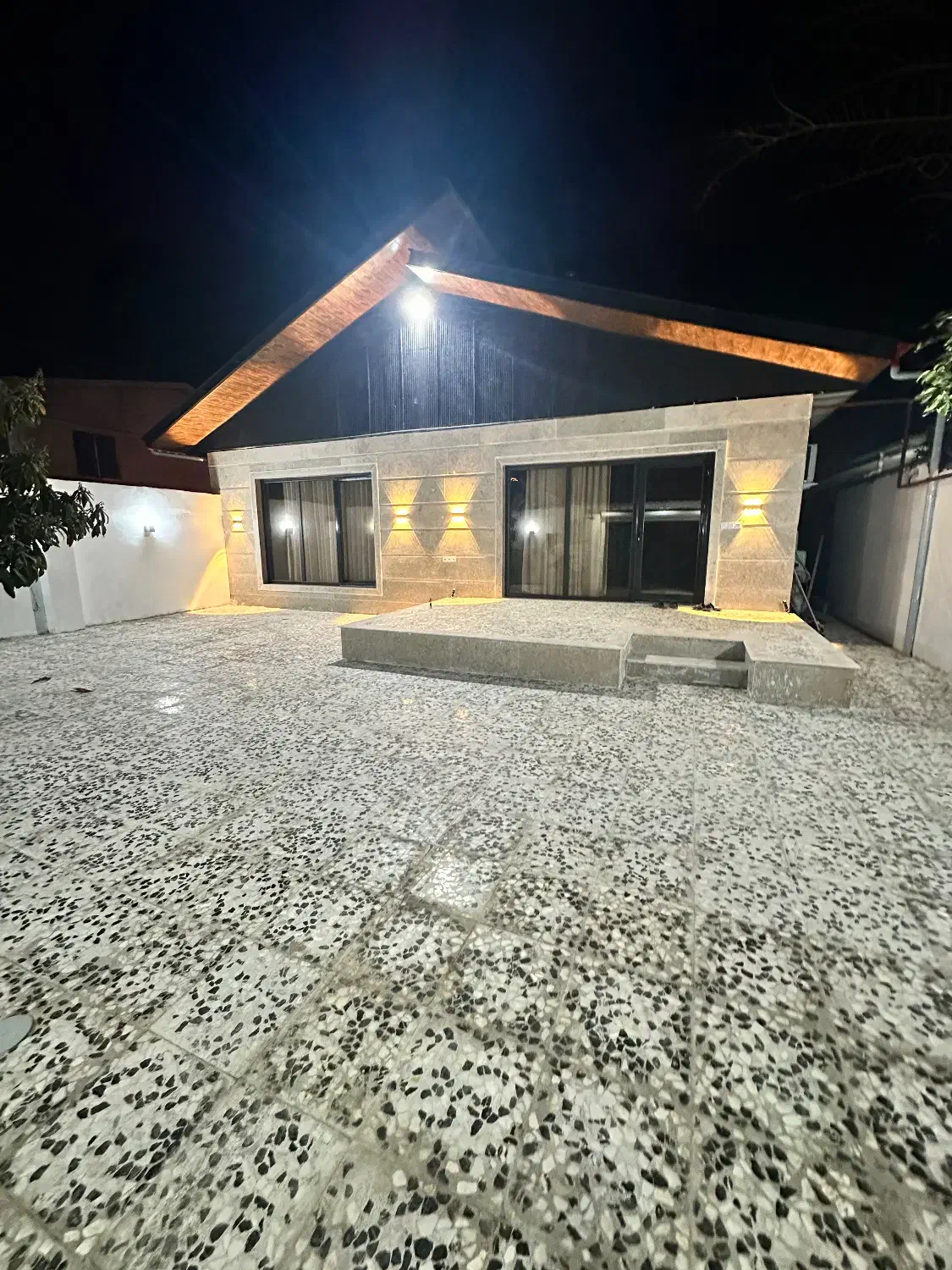 اجاره روزانه ویلای تازه ساخت مستقیم از مالک لاکچری|اجارهٔ کوتاه‌مدت ویلا و باغ|بندر انزلی, معلم|دیوار