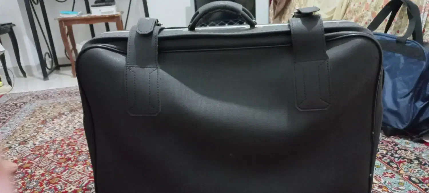چمدان مسافرتی بزرگ و جادار و چرم|کیف، کفش، کمربند|قیدار, |دیوار