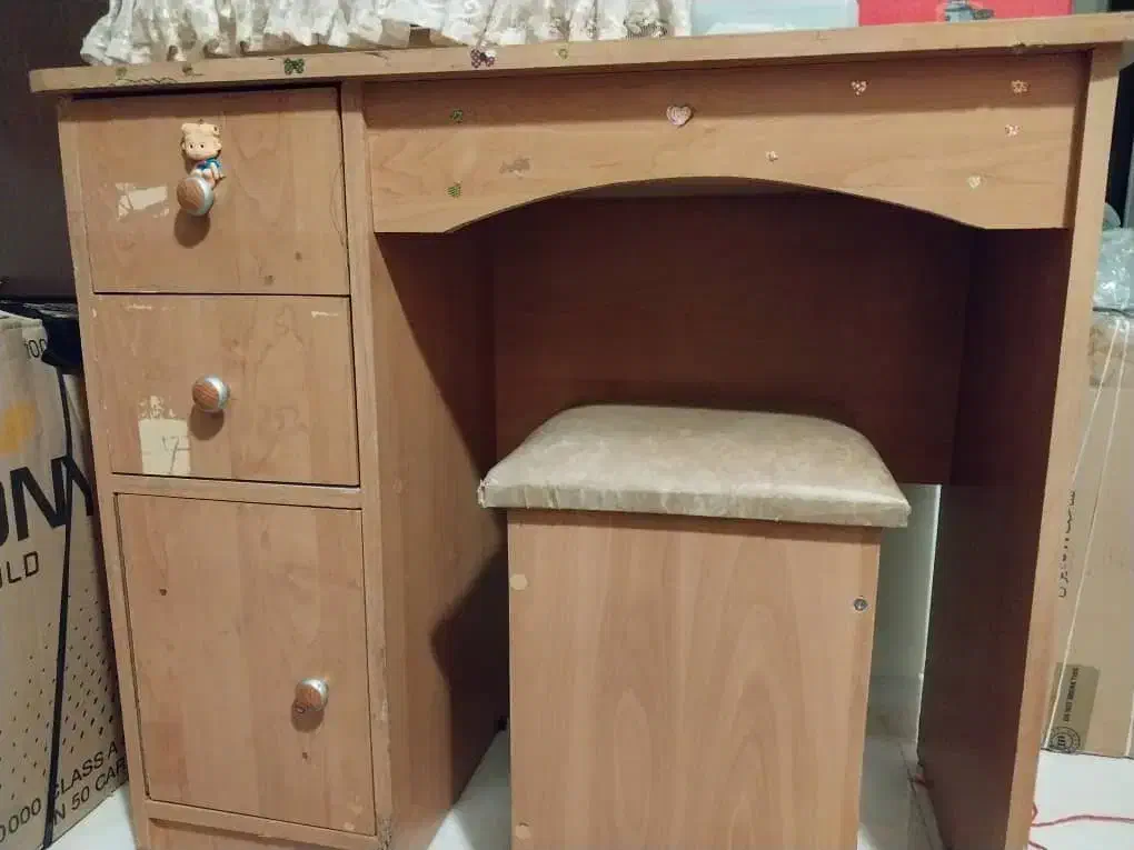 میز چرخ خیاطی|لوازم خیاطی و بافتنی|سیاخ دارنگون, |دیوار