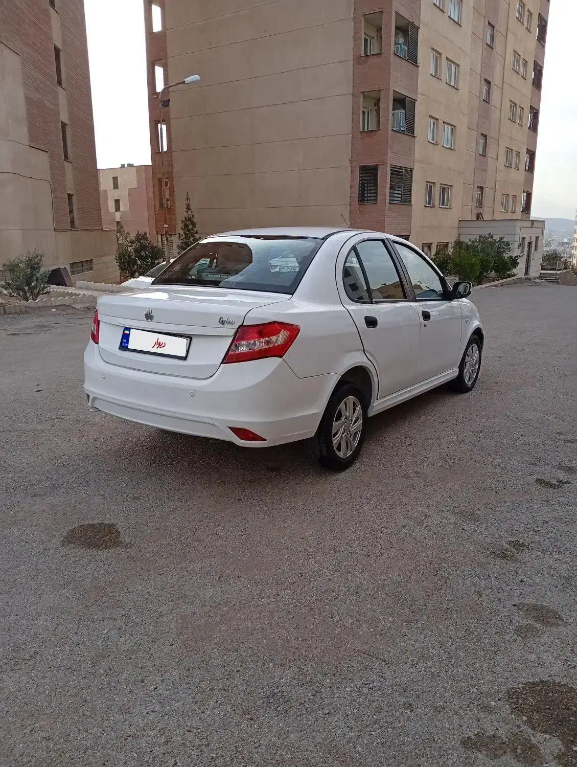 ساینا مدل ۹۷ تمیز و کم کار|خودرو سواری و وانت|شیراز, شهرک گلستان|دیوار