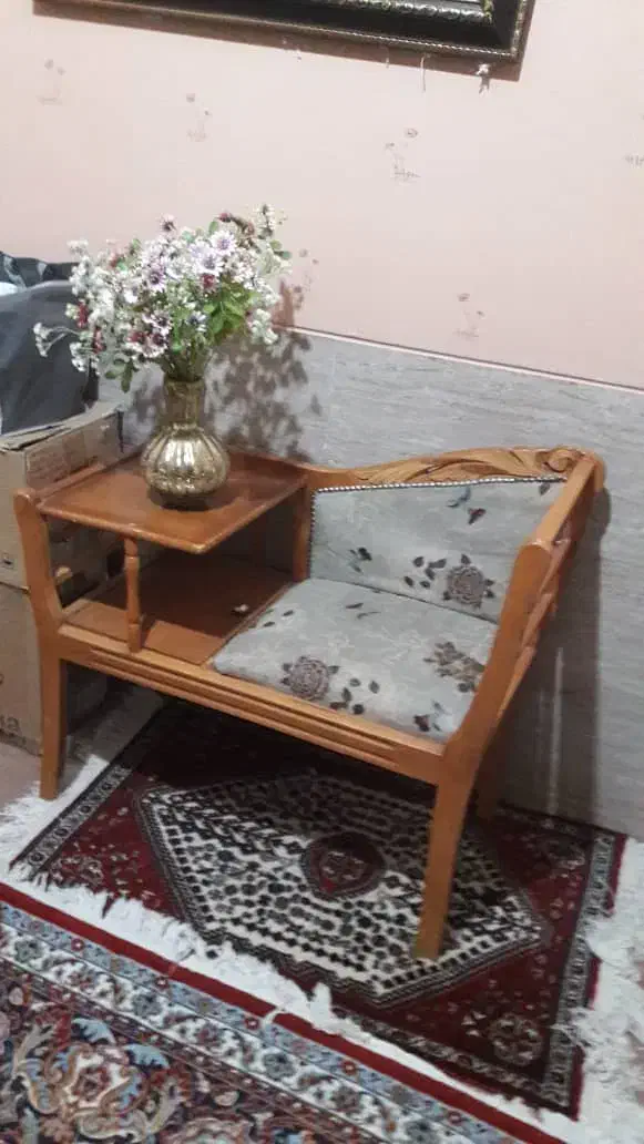 میز تلفن خوش رنگ و کاملا سالم.|میز تلفن|شیراز, کوی زهرا|دیوار
