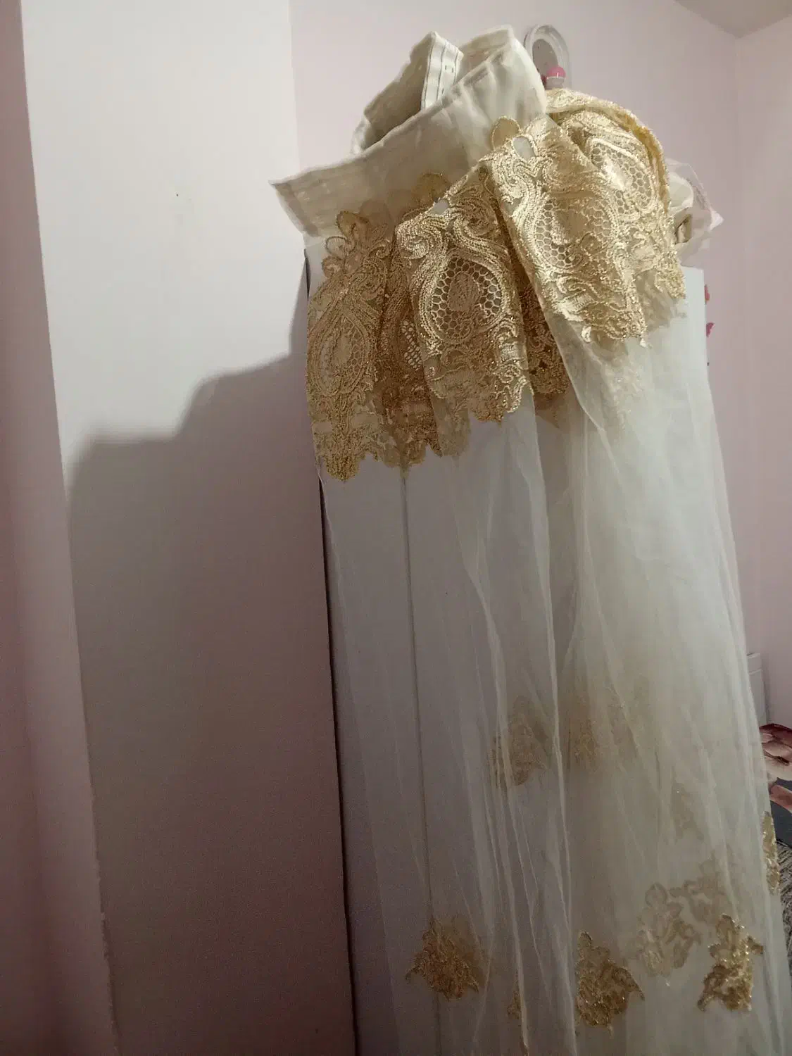 پرده تور گل طلایی زیبا|پرده، رانر، رومیزی|خمینیشهر, |دیوار