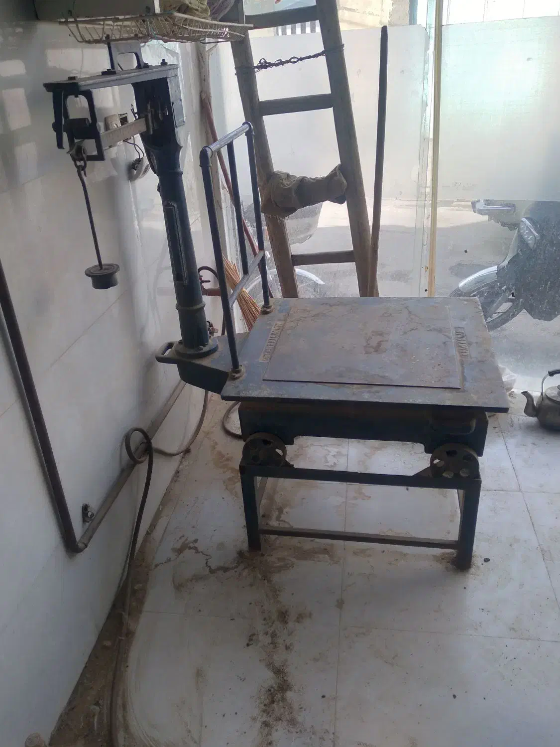 باسکول ۶۰۰ کیلویی|کلکسیون اشیاء عتیقه|بروجرد, |دیوار