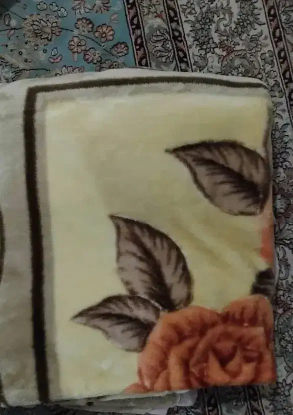 پتو گلبافت دونفره جنس خوب|رختخواب، بالش، پتو|کرج, عظیمیه|دیوار