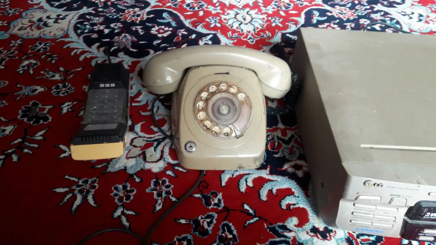 تلفن قدیمی و عتیقه|کلکسیون اشیاء عتیقه|فسا, |دیوار