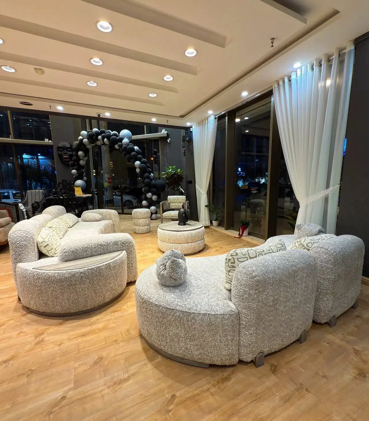 تخفیف ویژه به علت تغییر شغل|مبلمان خانگی و میز عسلی|اهواز, نادری|دیوار