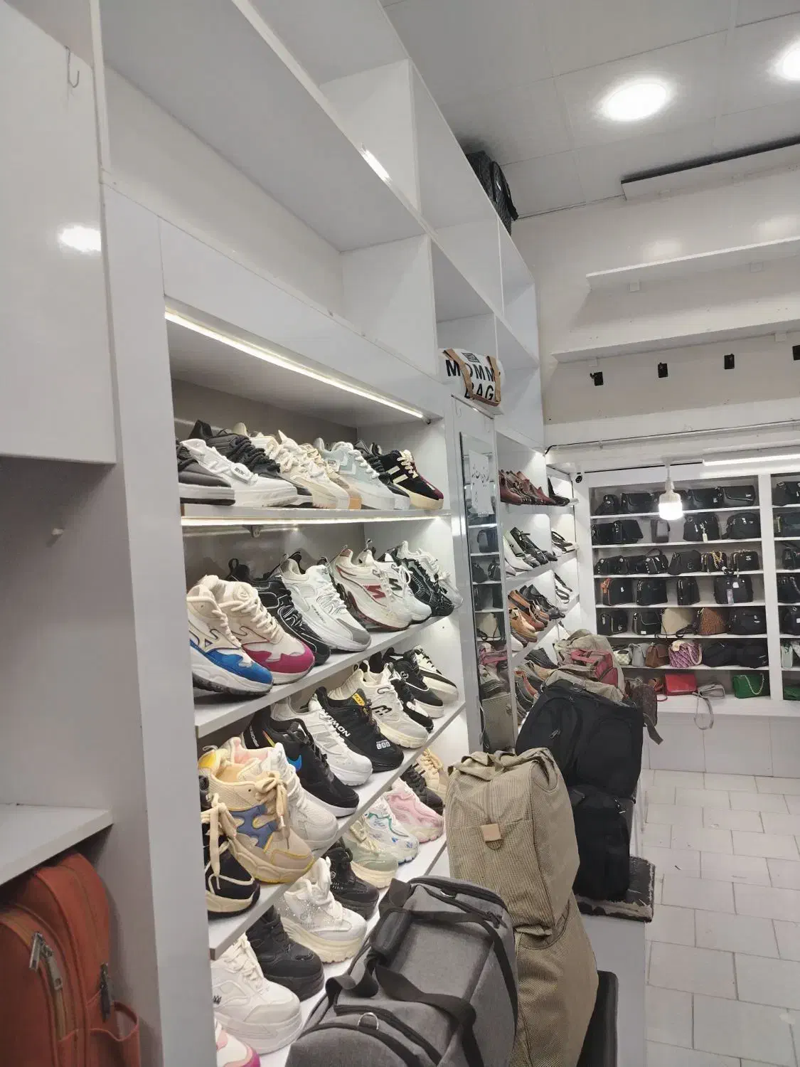 دکور مغازه برای سوپر مارکت و کیف کفش|فروشگاه و مغازه|سبزوار, قائم|دیوار