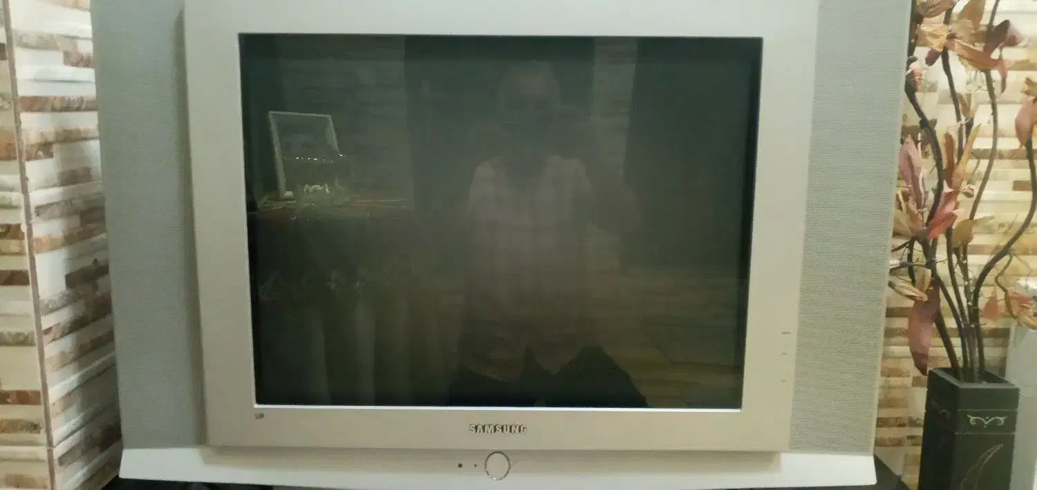 تلویزیون ۲۹اینچ سامسونگ اصل کره به همراه میز|تلویزیون و پروژکتور|قائمشهر, |دیوار